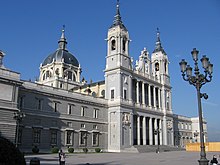 Last Sunday, Real Madrid FC returned to the tradition of offering the cups  won to Our Lady of Almudena at Madrid's cathedral, which was halted due to  COVID. You can see the