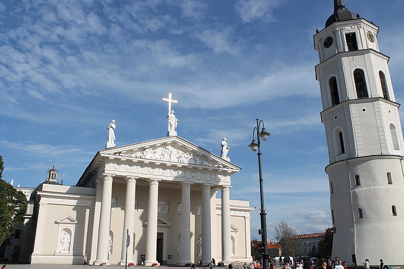File:Cathedral, Vilnius.jpg