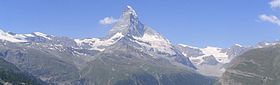 Matterhorn og Zmuttbreen ligger til høyre for fotografiet