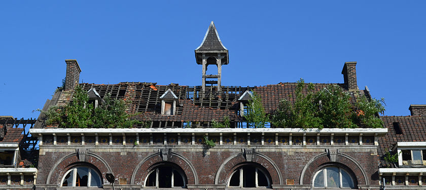 La Garenne - Building burned in charleroi