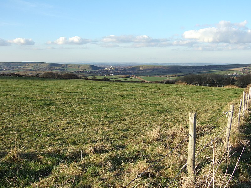 File:Corfe Castle gap 3.JPG