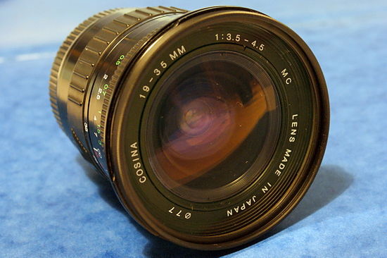 Cosina 19–35 f/3.5-4.5 AF lens