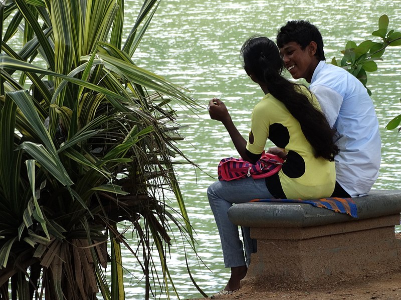 File:Couple by Kandy Lake - Kandy - Sri Lanka (14136206185).jpg