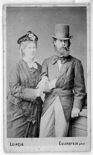 File:Couple portrait (5578684331).jpg