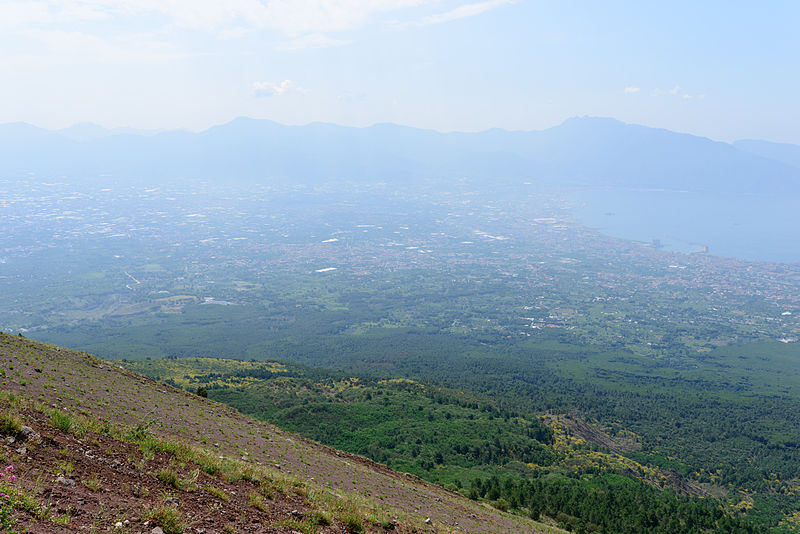 File:Crater rim Vesuvius view - Campania - Italy - July 9th 2013 - 00.jpg