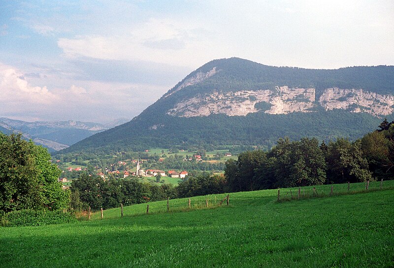 File:Cusy (Haute-Savoie), vue générale.jpg