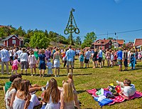 חגיגות אמצע הקיץ (Midsommar) בשוודיה