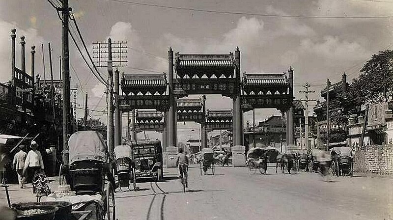 File:Dongsi Pailou 1920.jpg