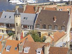 La tour de l'armateur, située à l'arrière de l'hôtel de Chosal.