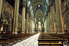 Duomo di milano keski.jpg