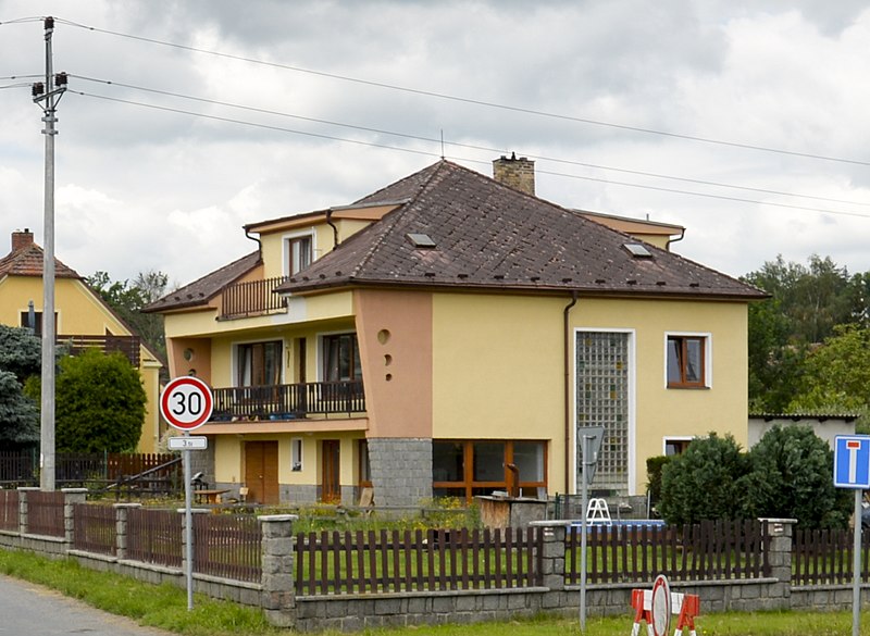 File:Dvorec (Nepomuk) 02 (cropped).jpg