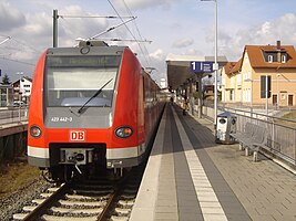 S-Bahn der Baureihe 423 im Bahnhof Rödermark-Ober Roden