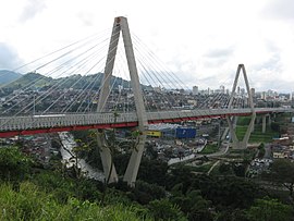 Pereira ve Dosquebradas arasındaki Río Otún üzerindeki köprü