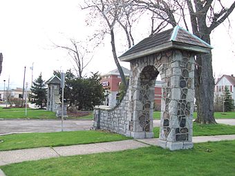 Entranceway at Main Street at Lafayette Boulevard Apr 10.JPG