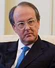 Erskine Bowles nel 2010 (ritagliato).jpg