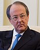 Erskine Bowles 2010 yilda (kesilgan) .jpg