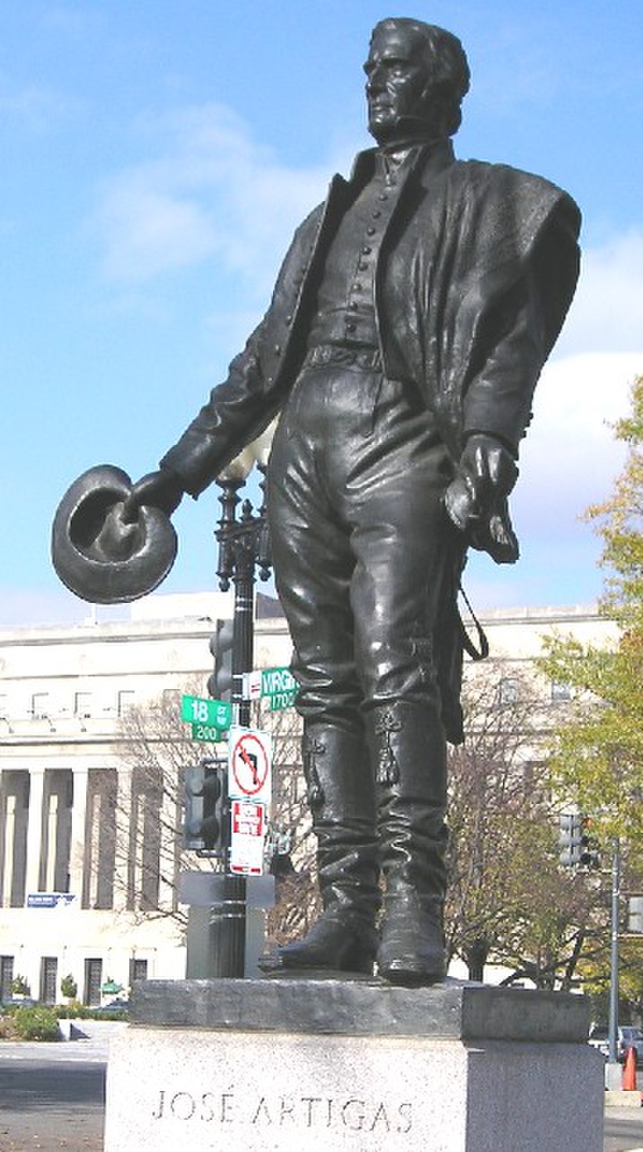 General josé gervasio artigas statue