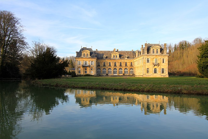 File:Façades arrières du Château de Jean d'Heurs à Lisle-en-Rigault (Meuse).JPG