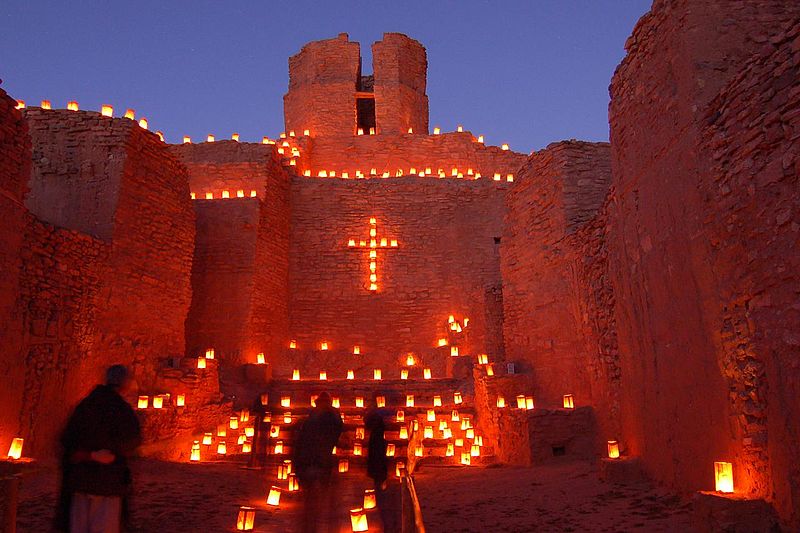 File:Farolitos, old church, Jemez State Monument.jpg