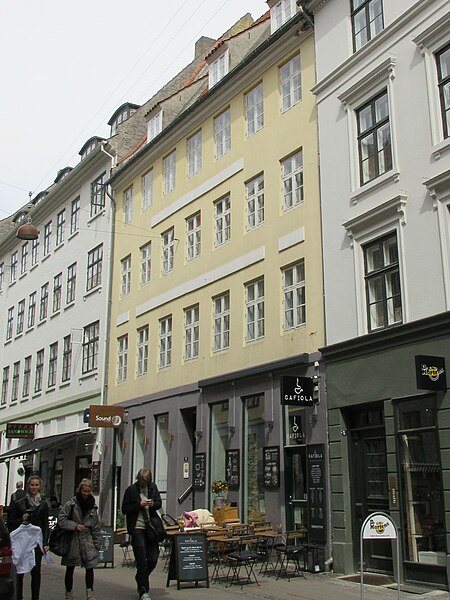 File:Fiolstræde 26 (Copenhagen).jpg