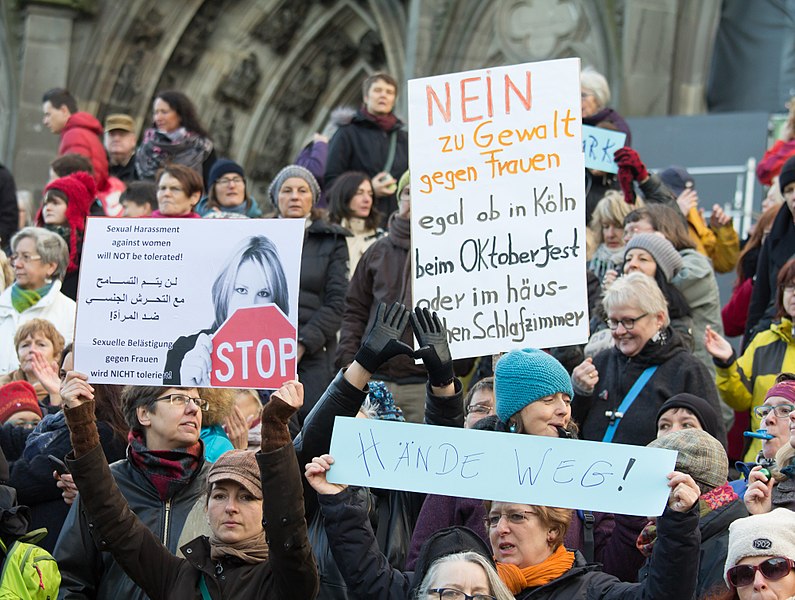 File:Flashmob gegen Männergewalt, Köln 2016 -4384.jpg