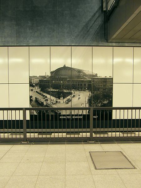 File:Flickr - IngolfBLN - Berlin - U-Bahnhof Hauptbahnhof (17).jpg