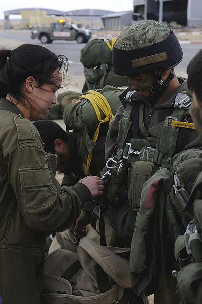 File:Flickr - Israel Defense Forces - First Operational Parachuting Drill in 15 Years (23).jpg