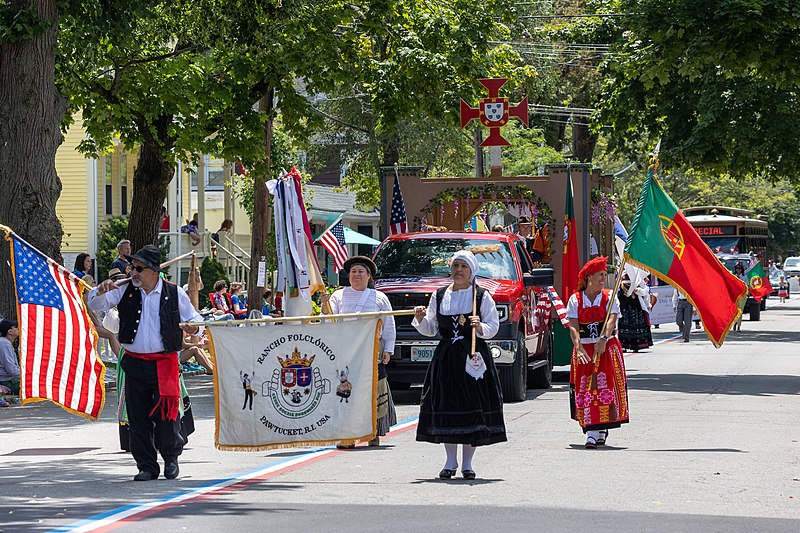 File:Folkloric Rancho of the Portuguese Social Club, Pawtucket, in the 2021 Bristol Fourth of July parade.jpg