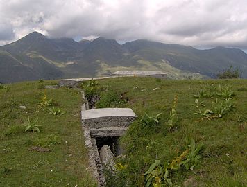 Tranchée bétonnée menant au blockhaus.