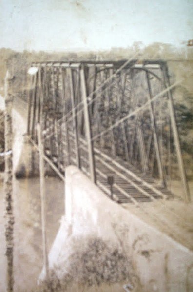 File:Foto antigua del puente del ferrocarril de Gibara.jpg