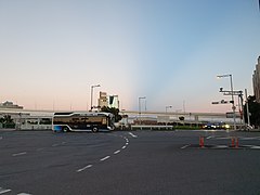 Fuel cell bus, in Odaiba.jpg