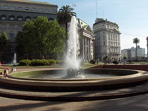 Fuente de la Plaza de Mayo.jpg