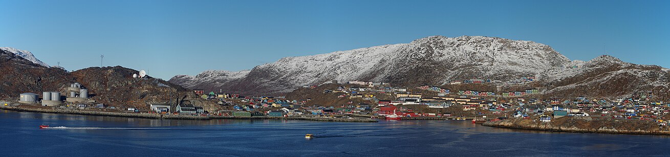 Qaqortoq: Historie, Infrastruktury, Geografie