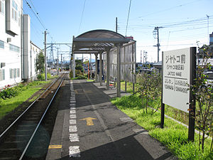 Gakunan-željeznica-Jatco-mae-stanica-platforma-20101223.jpg