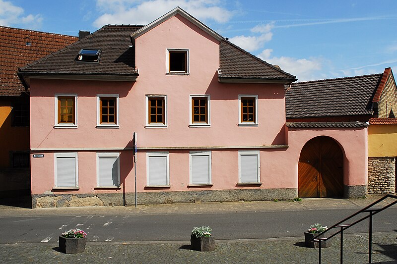 File:Gau-Algeheim Denkmalzone Marktplatz Neugasse 1.JPG