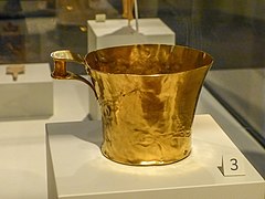 Gold Cup made with a compass a Minoan technique but found in Mycenae Grave Circle A Grave IV 1600-1500 BCE NAM Athens.jpg