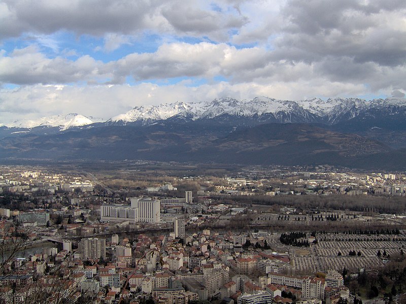 File:Grenoble est depuis la Bastille.JPG