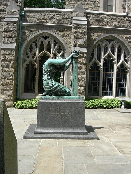 File:Grieving Mother by Bela Pratt, Cloister of the Colonies Garden, Washington Memorial Chapel.jpg