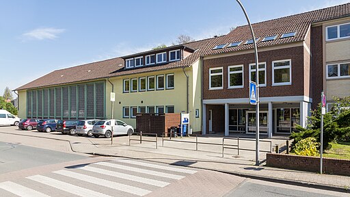 Grundschule Baden (ehem. Volksschule Baden) mit Turnhalle, Holzbaden, 28832 Achim