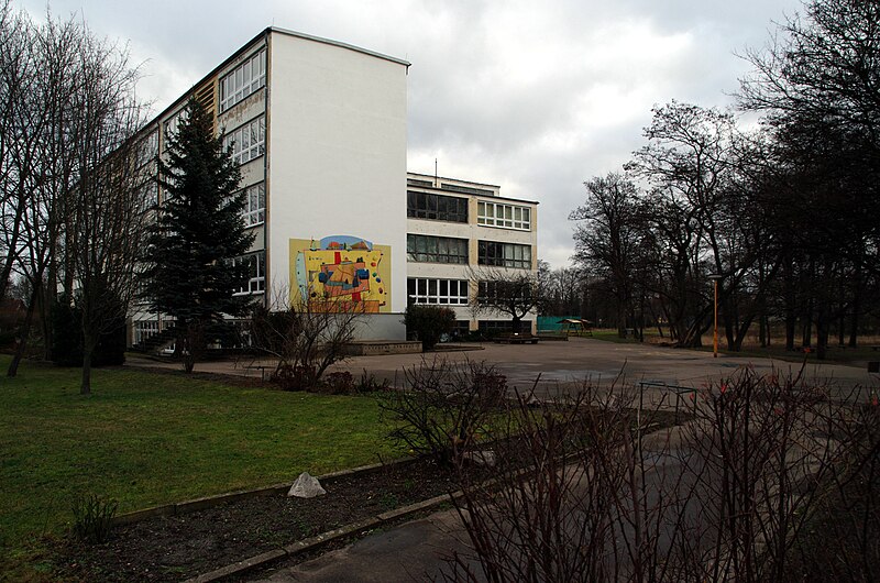 File:Grundschule Gubener Str. 10 Erfurt-Gispersleben.jpg