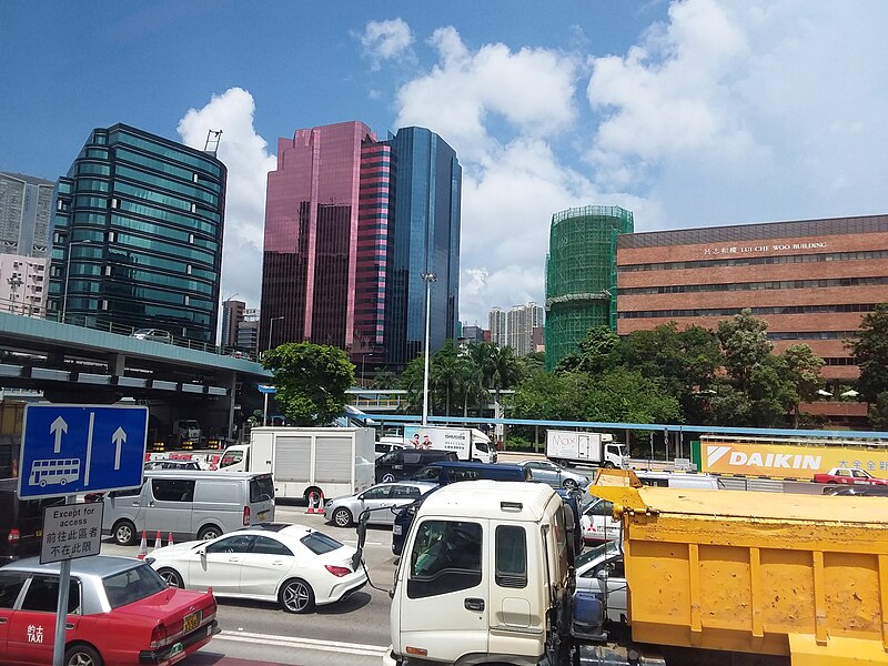 File:HK Bus 101 view 紅磡 Hung Hum 康莊道 Hong Chong Road August 2018 SSG 23.jpg