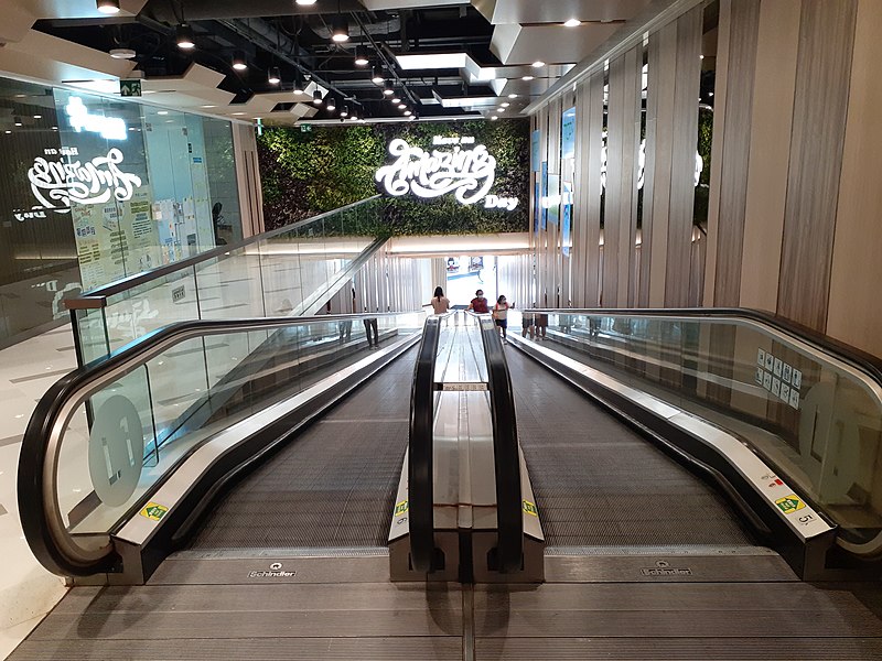 File:HK SKD TKO 寶琳 Po Lam MCP mall moving walkway July 2021 SS2 02.jpg