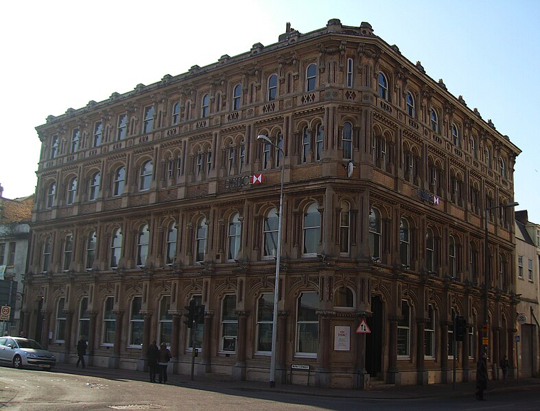 File:HSBC Bank, Bute Street.jpg