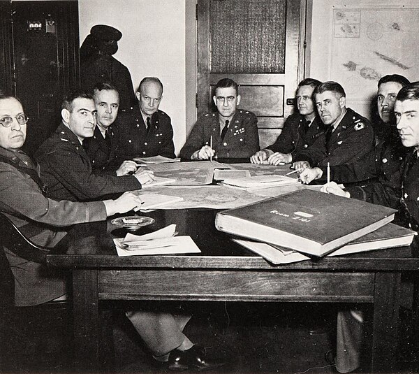 The meeting of War Plans Division, War Department General Staff in 1942. From left to right: Harrison, Lee S. Gerow, Crawford, Eisenhower, Leonard T. 