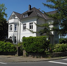 Heiligenhaus, Velberter Str. 107, über Eck von rechts