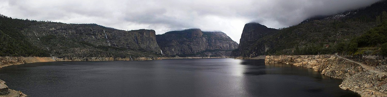 Hetch Hetchy Reservoir inguruneko gaur egungo ikuspegia