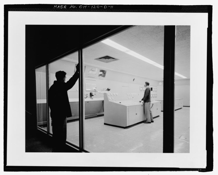 File:Historic view of Building 100 control room, showing personnel operating rocket engine test controls and observer watching activity from observation room. May 27, 1957. On file at NASA HAER OH-124-D-11.tif