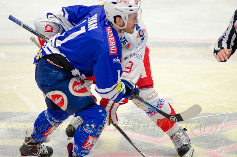 File:Hockey pictures-micheu-EC VSV vs HCB Südtirol 03252014 (61 von 180) (13667592415).jpg