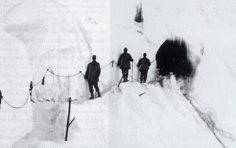 File:Hohe Schneide Eistunnel Eingang.jpg