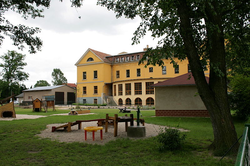 File:Hohendubau Gebelzig - Schloss - Grundschule 08 ies.jpg